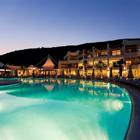 Latanya Park Yalıçiftlik