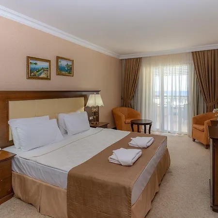 Latanya Park 4* Yaliciftlik