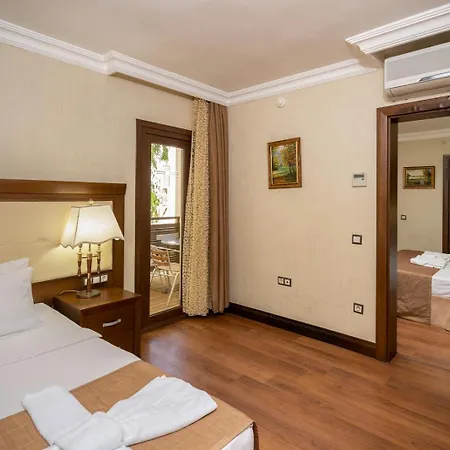 Latanya Park Yaliciftlik