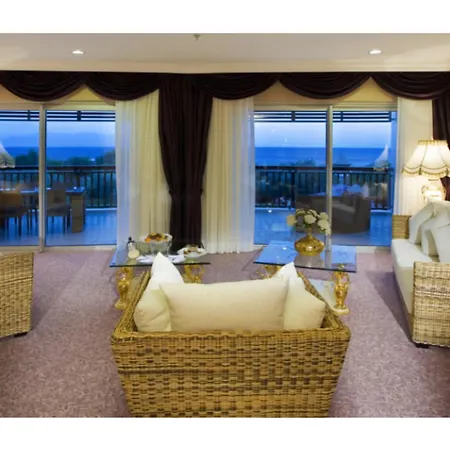 Latanya Park 4* Yalıçiftlik