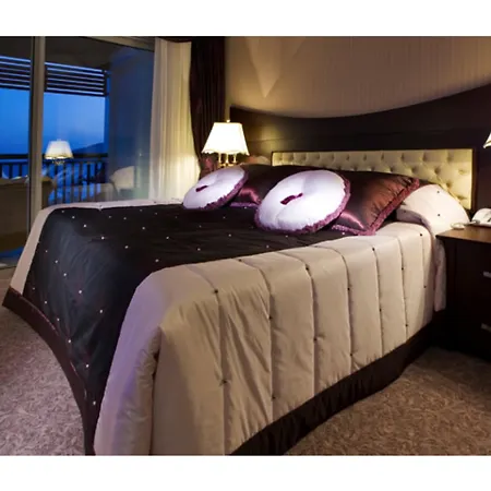 Latanya Park 4* Yalıçiftlik