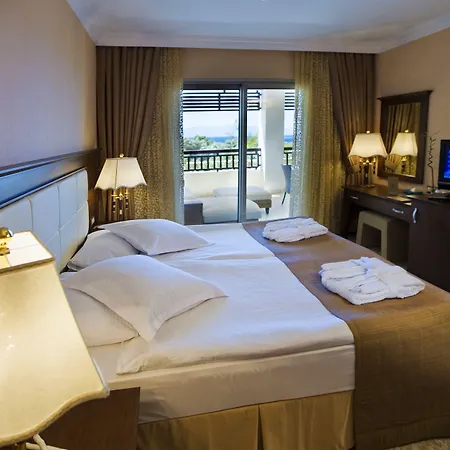 Latanya Park 4* Yalıçiftlik