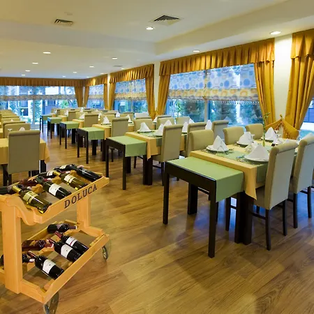 Latanya Park Yalıçiftlik