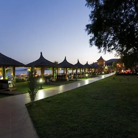 Latanya Park 4* Yalıçiftlik