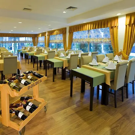 Resort Latanya Park Yalıçiftlik