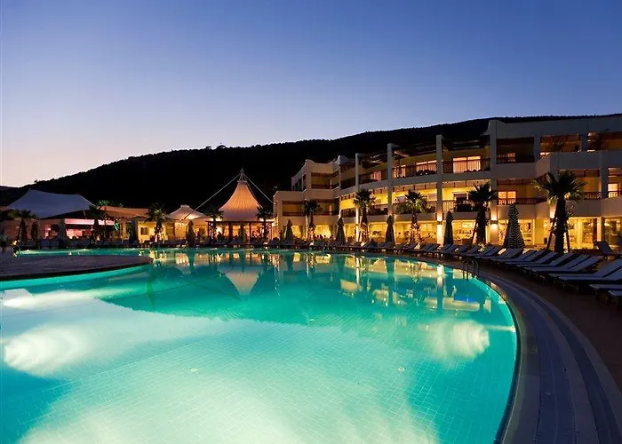 Latanya Park Yalıçiftlik