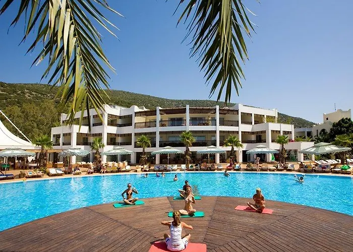 Latanya Park Yalıçiftlik