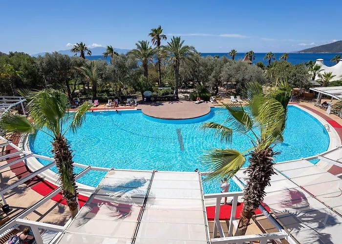 Latanya Park 4* Yalıçiftlik