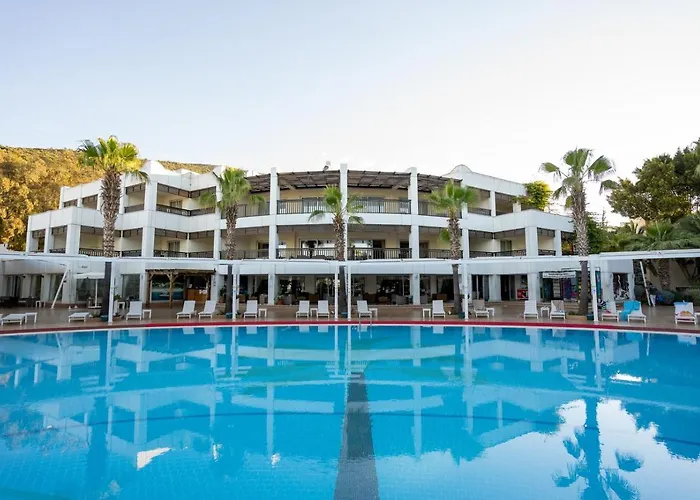 Latanya Park Yalıçiftlik