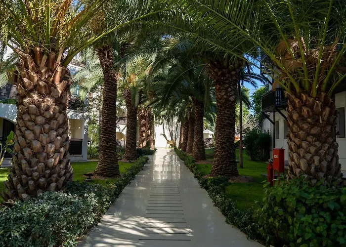 Курортный комплекс Latanya Park 4*