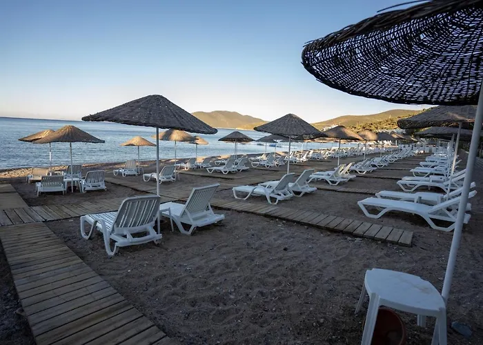 Latanya Park 4* Yalıçiftlik