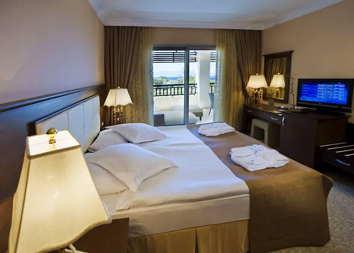 Latanya Park 4* Yalıçiftlik