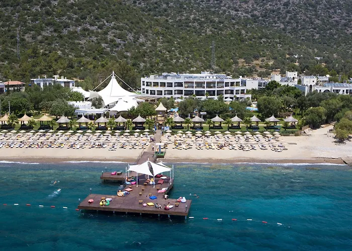Latanya Park Resort Yalıçiftlik