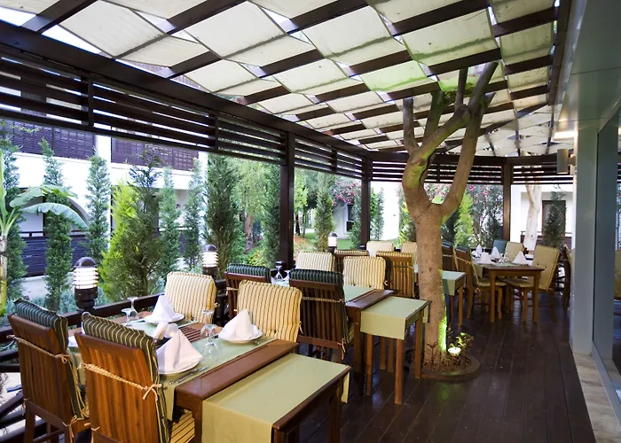 Latanya Park Yalıçiftlik