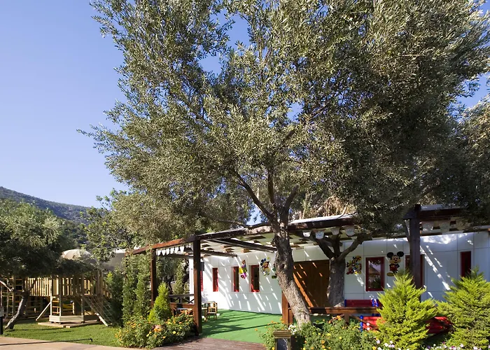 Latanya Park 4* Yalıçiftlik