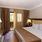 Latanya Park Resort