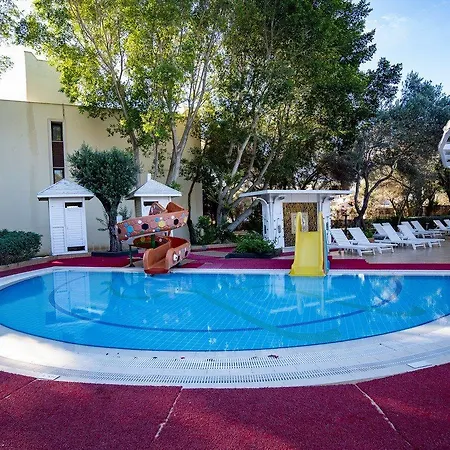 Latanya Park Курортный комплекс