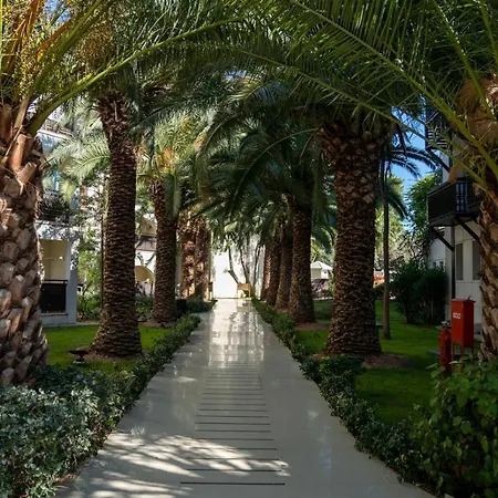Üdülőközpont Latanya Park 4*