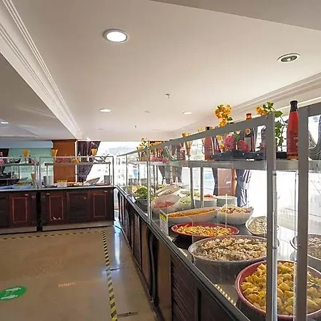 Latanya Park 4* Yalıçiftlik