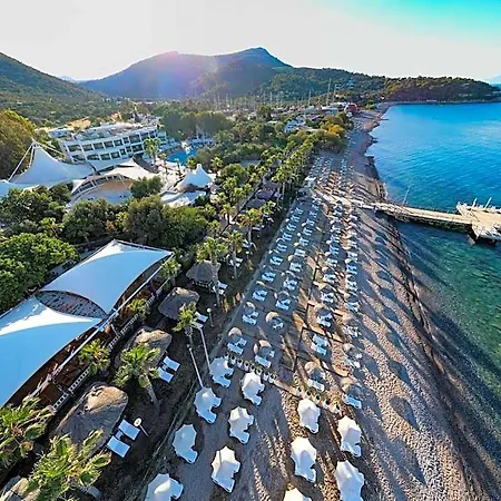Latanya Park Yalıçiftlik