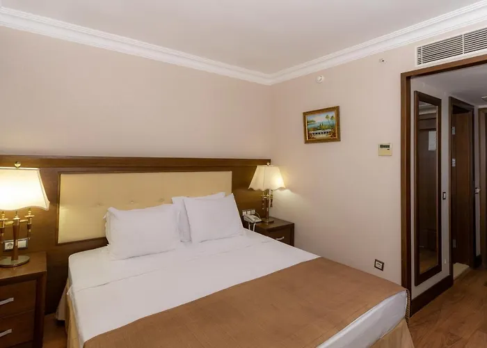 Latanya Park Yaliciftlik