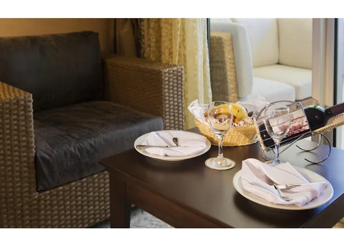 Latanya Park Yaliciftlik